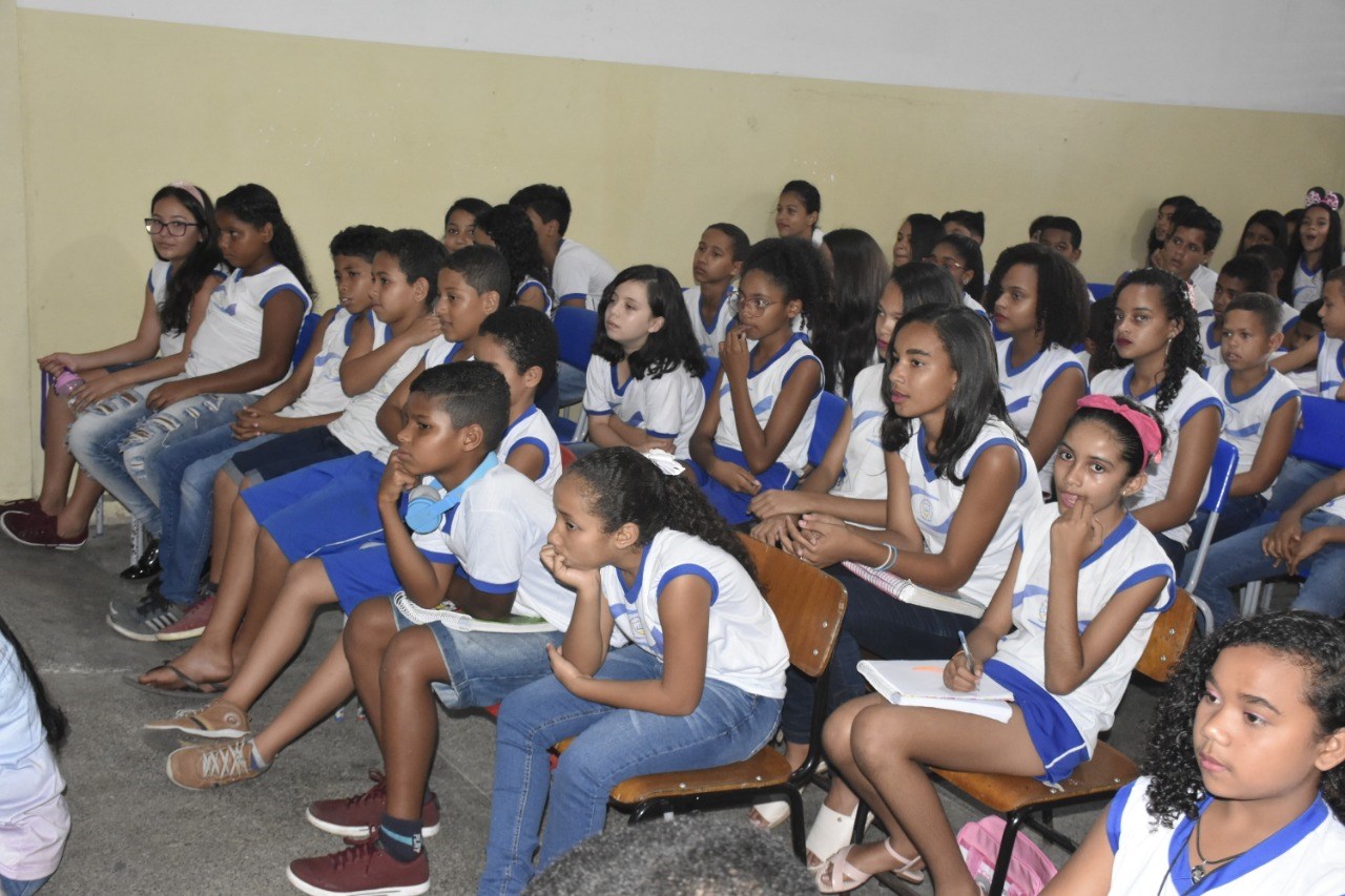 Camacã: Projeto “Encontro com Escritor” recebe alunos do GE Presidente Médici

